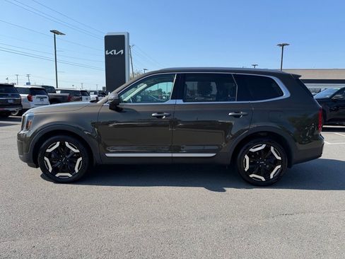 Used 2023 Kia Telluride S w/ S Sunroof Package AWD/4WD image 4