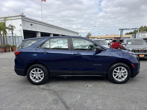 Used 2023 Chevrolet Equinox LS FWD image 2