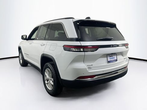 Used 2023 Jeep Grand Cherokee Laredo AWD/4WD image 7
