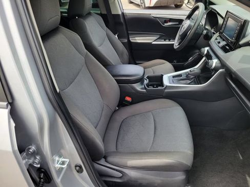 Used 2022 Toyota RAV4 XLE FWD image 19