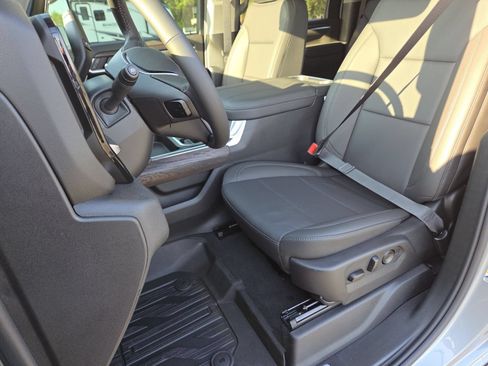 New 2026 GMC Sierra 2500 SLT w/ SLT Premium Package AWD/4WD image 29