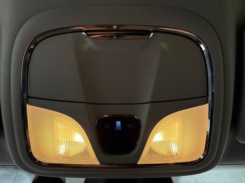 Used 2022 Jeep Cherokee Trailhawk AWD/4WD image 31