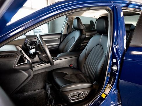 Certified 2023 Toyota Camry SE image 9