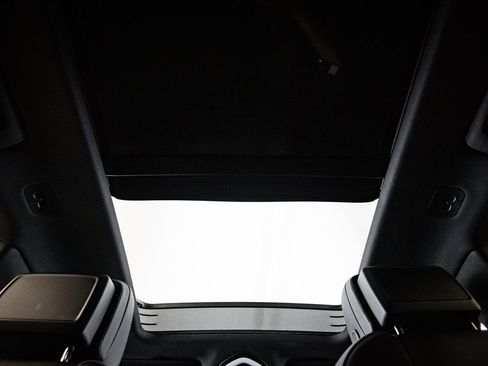 Certified 2023 Porsche Macan AWD/4WD image 30