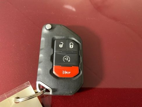 Used 2021 Jeep Gladiator Overland image 33