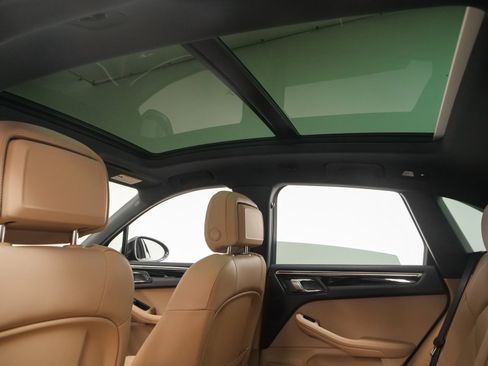 Used 2025 Porsche Macan image 42