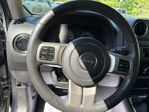Used 2014 Jeep Patriot Latitude w/ Sun/Sound Group AWD/4WD image 16