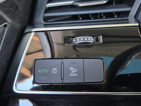 Used 2023 Audi Q7 2.0T Premium w/ Convenience Package AWD/4WD image 12