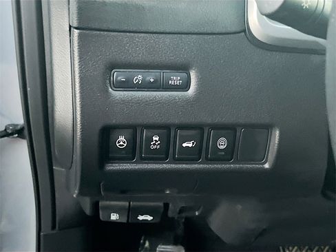 Used 2024 Nissan Murano SL image 10