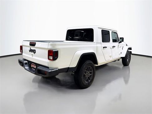 Used 2025 Jeep Gladiator Sport image 7
