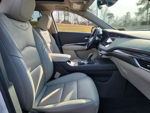 Certified 2023 Cadillac XT4 Luxury w/ Cold Weather Package image 21