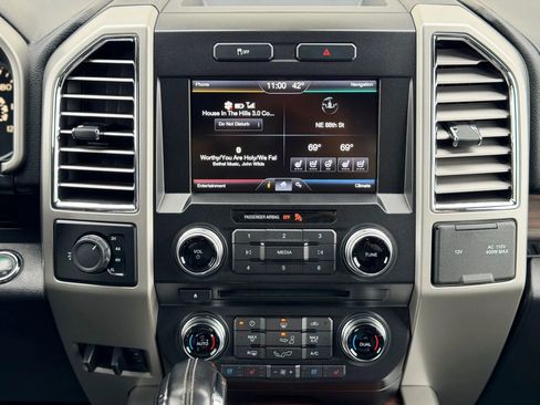 Used 2015 Ford F150 Lariat w/ Equipment Group 502A Luxury image 18