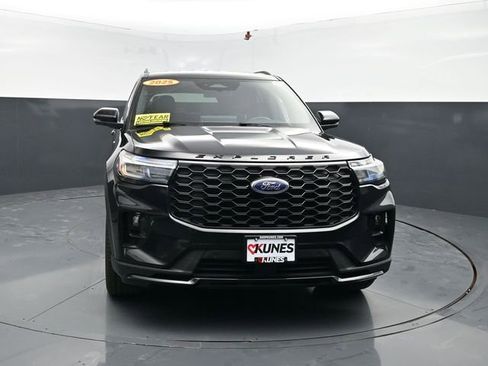 Used 2025 Ford Explorer ST-Line w/ ST-Line Street Pack AWD/4WD image 2