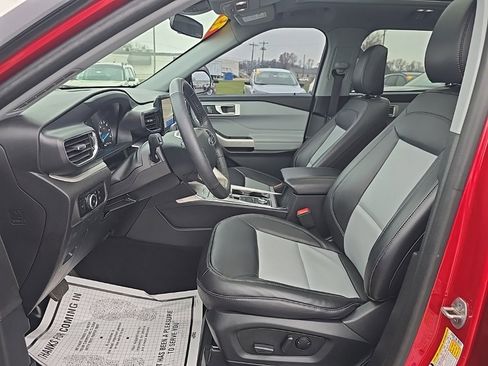 Used 2023 Ford Explorer XLT w/ Equipment Group 202A image 15