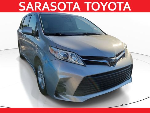 Used 2020 Toyota Sienna LE FWD image 1