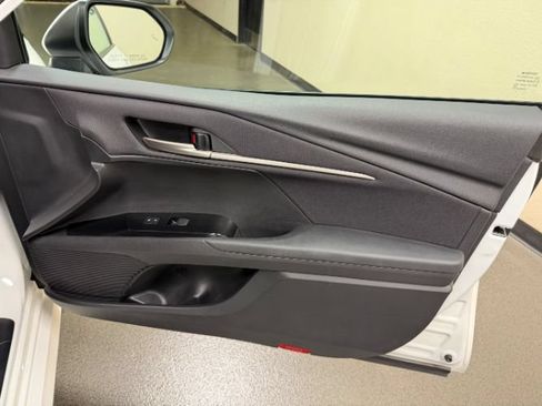 Used 2025 Toyota Camry LE FWD image 33
