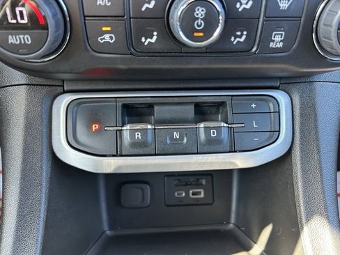 Used 2023 GMC Acadia SLT image 25