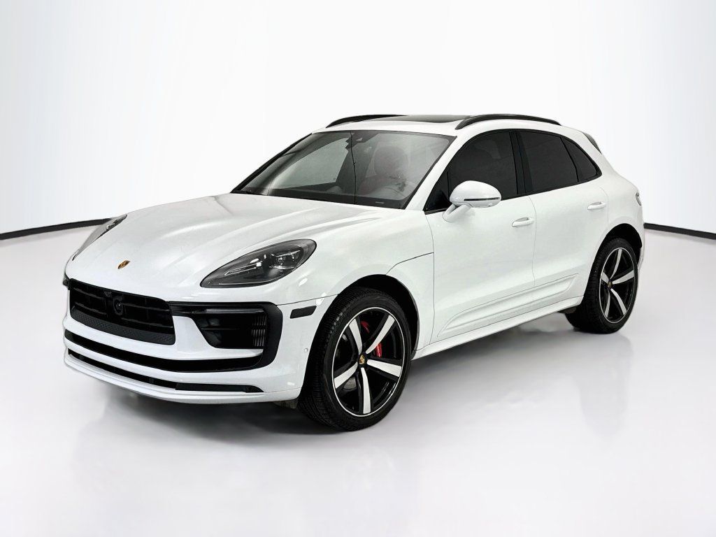 Certified 2022 Porsche Macan S AWD/4WD image 1