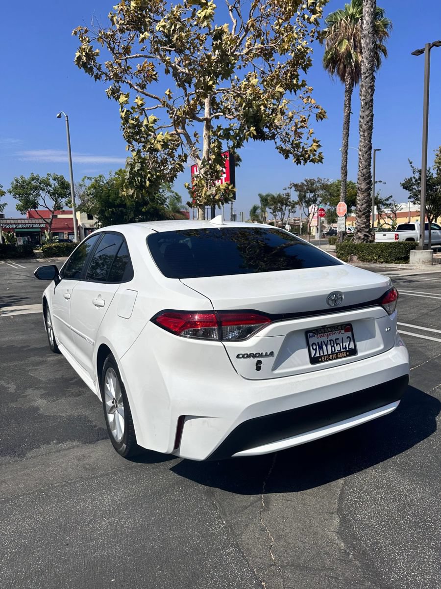 Used 2020 Toyota Corolla LE w/ LE Premium Package FWD image 2