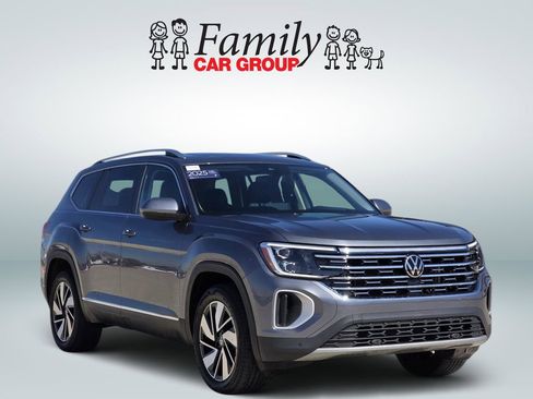 Used 2025 Volkswagen Atlas SEL image 2