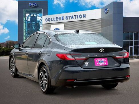 Used 2025 Toyota Camry XLE image 3