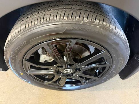 Used 2023 Nissan Kicks SR w/ SR Premium Package FWD image 8