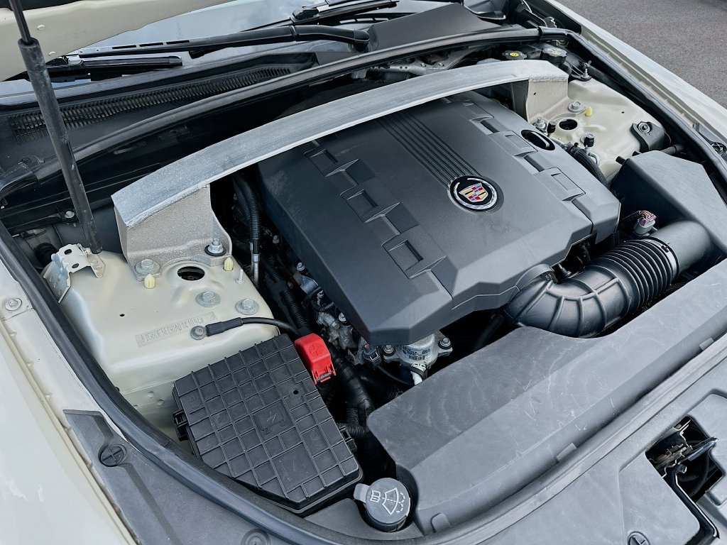 Used 2010 Cadillac CTS Luxury RWD image 25