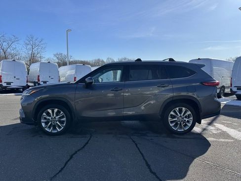 Used 2021 Toyota Highlander Limited image 4