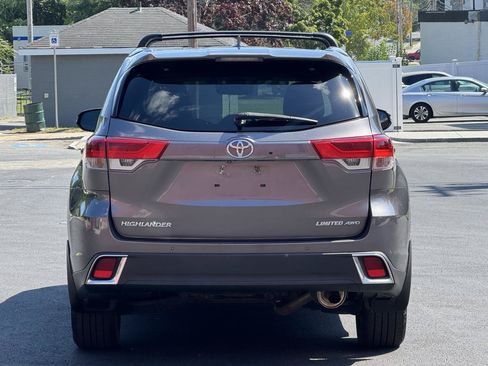 Used 2017 Toyota Highlander AWD V6 image 5