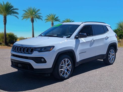 Used 2024 Jeep Compass Latitude image 32