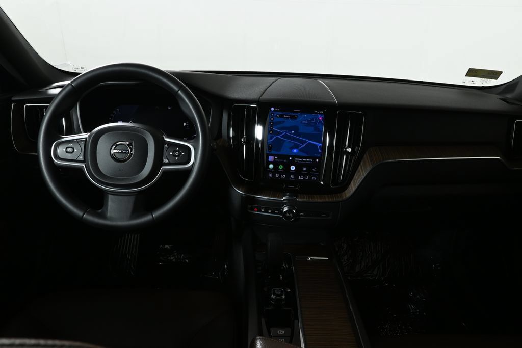 Used 2022 Volvo XC60 B5 Momentum w/ Climate Package AWD/4WD image 16