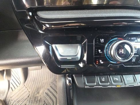 Used 2024 GMC Sierra 2500 AT4 w/ AT4 Preferred Package image 16