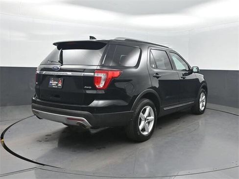 Used 2016 Ford Explorer XLT w/ Equipment Group 202A image 33