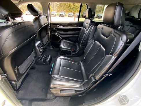 Used 2023 Jeep Grand Cherokee L Limited w/ Black Appearance Package image 19