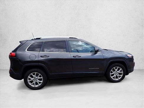 Used 2016 Jeep Cherokee Latitude w/ Cold Weather Group AWD/4WD image 14