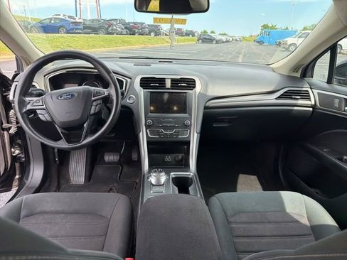 Used 2020 Ford Fusion SE FWD image 11
