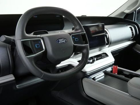 Certified 2025 Ford Expedition Active AWD/4WD image 20
