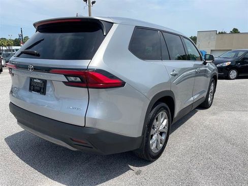 Used 2024 Toyota Grand Highlander Limited image 8