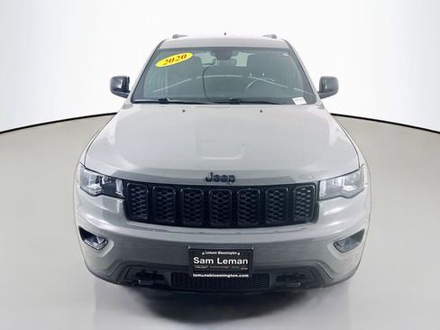 Used 2020 Jeep Grand Cherokee Laredo image 2
