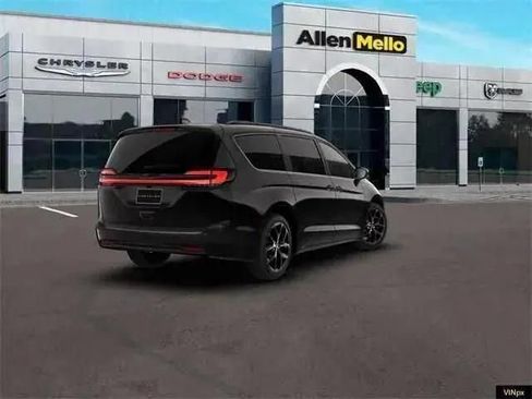 New 2026 Chrysler Pacifica Limited image 6