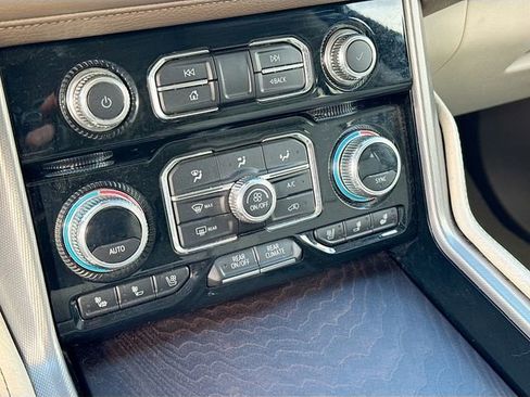 Used 2023 GMC Yukon XL Denali image 17
