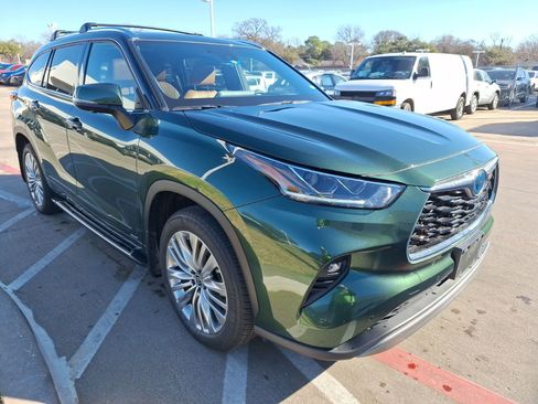 Used 2023 Toyota Highlander Platinum image 8