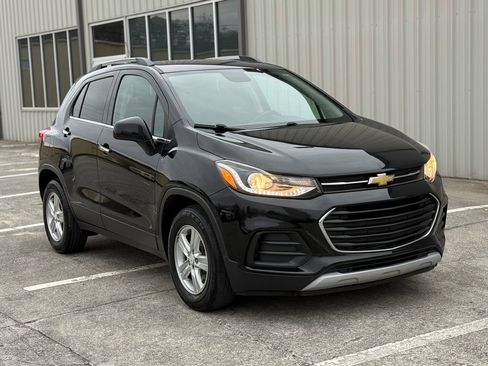 Used 2020 Chevrolet Trax LT w/ Driver Confidence Package image 3