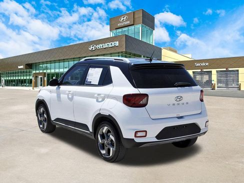 Used 2025 Hyundai Venue Limited image 8