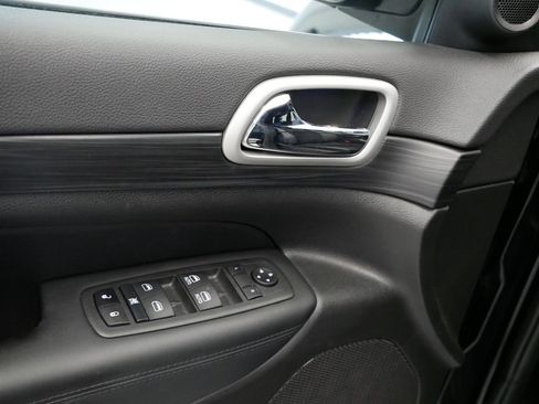 Certified 2022 Jeep Grand Cherokee Laredo X image 6