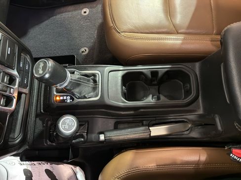 Used 2021 Jeep Wrangler Unlimited Sahara w/ Dual Top Group image 19