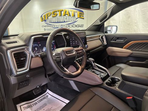Used 2025 GMC Canyon Denali AWD/4WD image 22