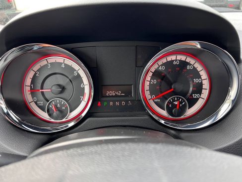 Used 2019 Dodge Grand Caravan SXT w/ Blacktop Package FWD image 17