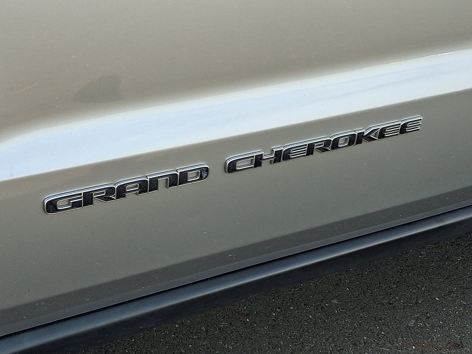 Used 2017 Jeep Grand Cherokee Limited AWD/4WD image 30