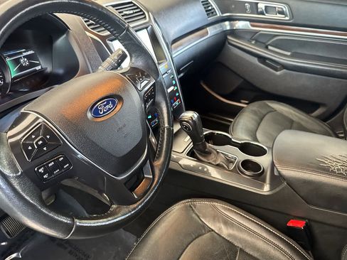 Used 2019 Ford Explorer Limited w/ Class III Trailer Tow Package FWD image 11